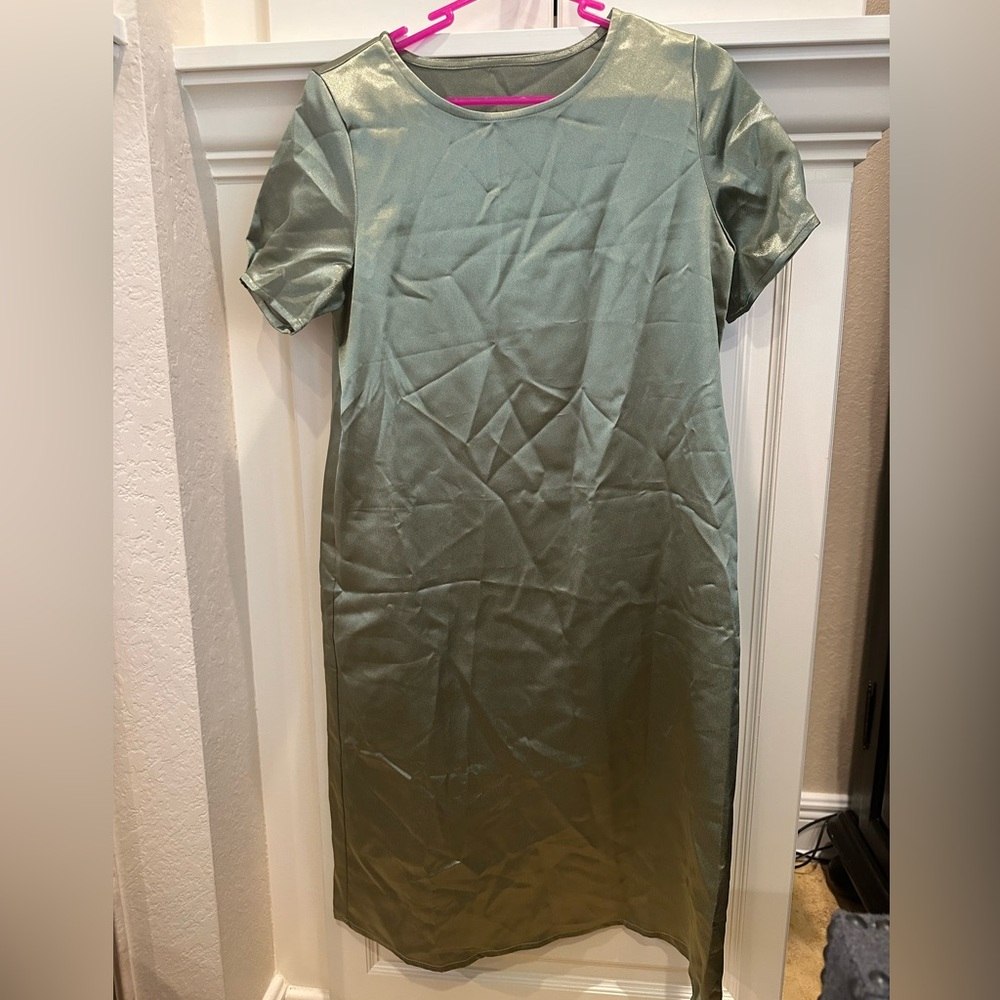 Sage green midi satin tee-dress with pockets size small